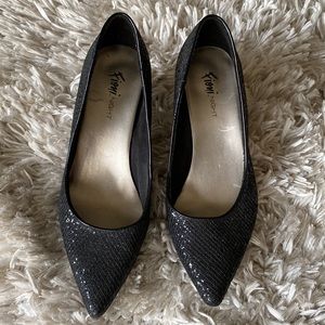 Shiny black pumps by Fioni Night